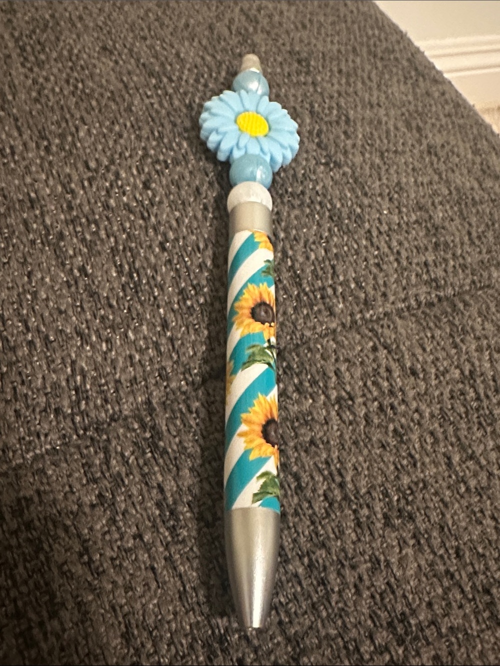 NWOT Handmade Sunflower Blue Floral Accent Pen